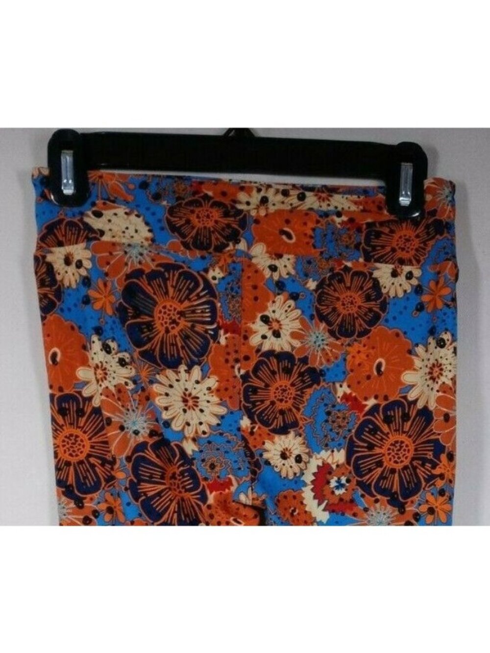 New LuLaRoe One Size Leggings With Colorful Floral Garden Designs